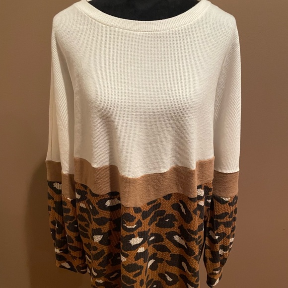 Tops - Rae Leopard Print Top Size Medium